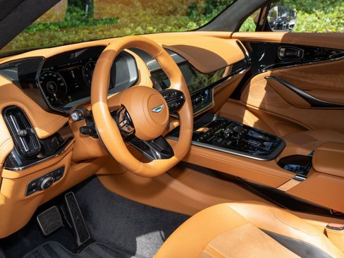 Used 2025 Aston Martin DBX 707 image 13