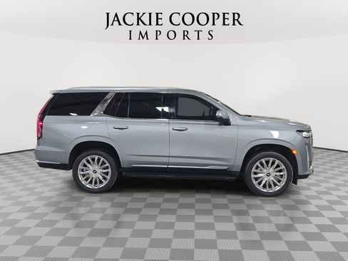 Used 2024 Cadillac Escalade Premium Luxury image 4