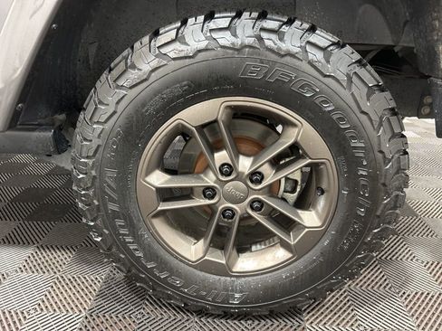 Used 2017 Jeep Wrangler 75th Anniversary image 30