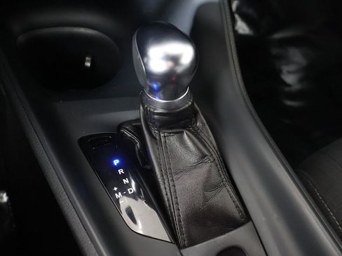 Used 2019 Toyota C-HR LE image 41