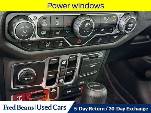 Used 2025 Jeep Gladiator Sport AWD/4WD image 19