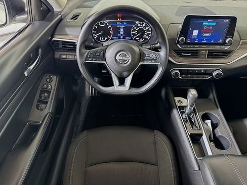 Used 2025 Nissan Altima 2.5 SV FWD image 18