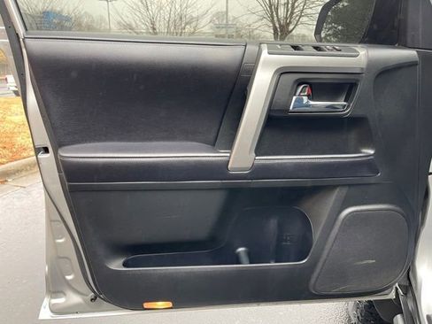 Used 2018 Toyota 4Runner SR5 Premium image 16