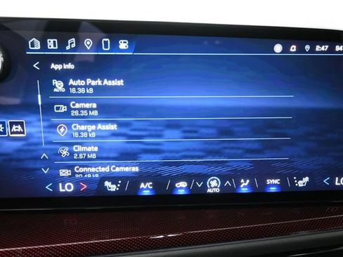 Used 2024 Chevrolet Traverse Z71 w/ LPO, Floor Liner Package AWD/4WD image 23