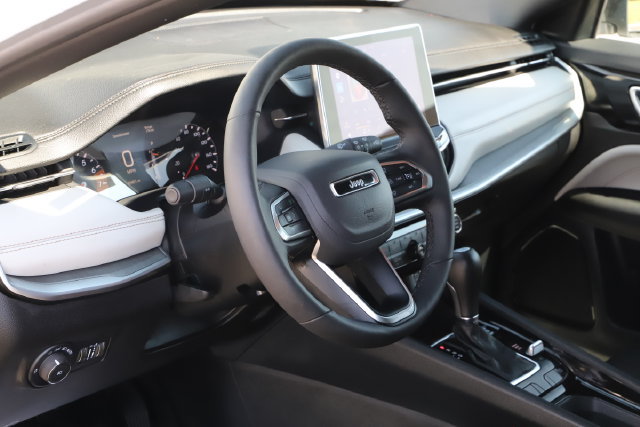 Used 2025 Jeep Compass Limited AWD/4WD image 12