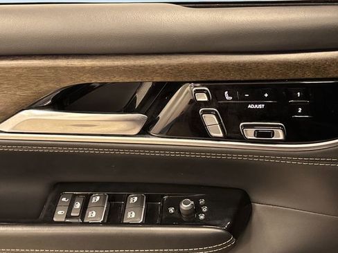 Used 2022 Jeep Grand Wagoneer Series II image 34