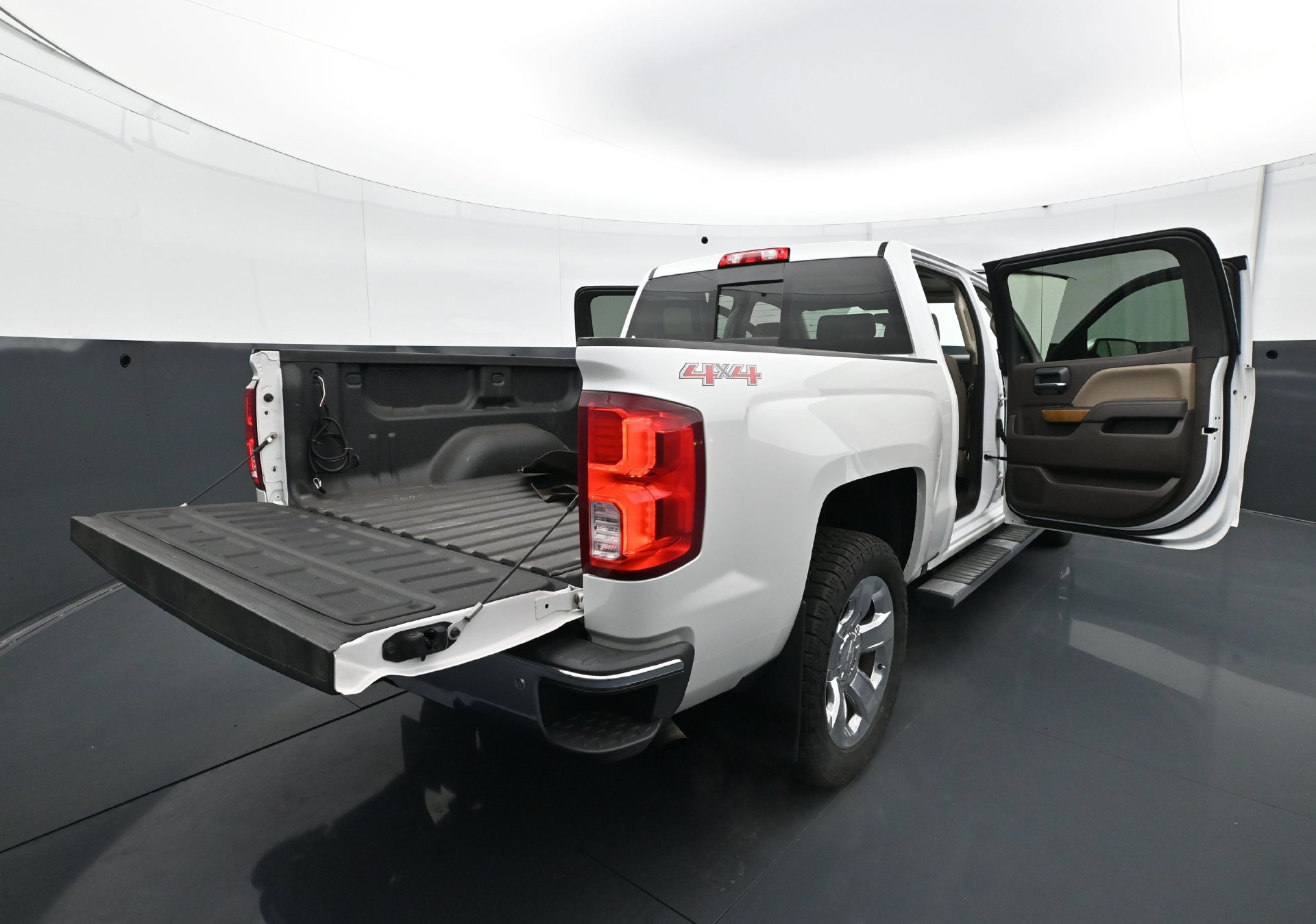 Used 2016 Chevrolet Silverado 1500 LTZ w/ Sport Package AWD/4WD image 34