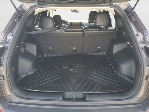 Used 2020 Jeep Cherokee Latitude Plus FWD image 9
