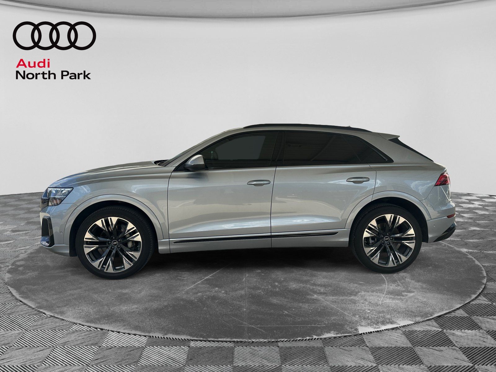 Used 2025 Audi Q8 Premium Plus AWD/4WD image 2