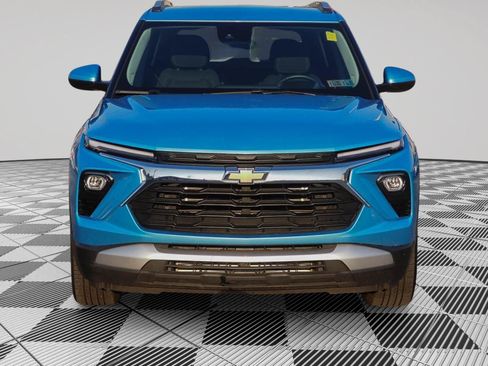 Used 2025 Chevrolet TrailBlazer LT w/ LT Cold Weather Package FWD image 2