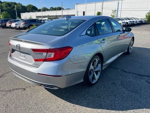 Used 2018 Honda Accord Touring image 3