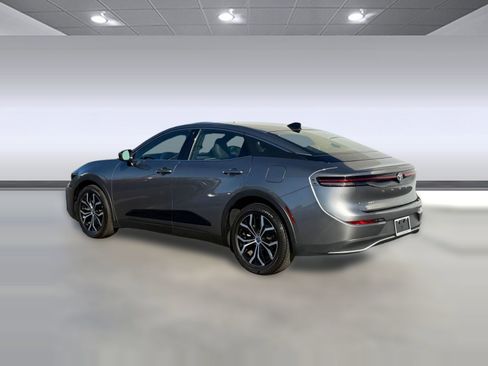 Used 2025 Toyota Crown XLE image 3