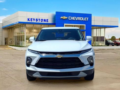 Used 2025 Chevrolet Blazer LT FWD image 2