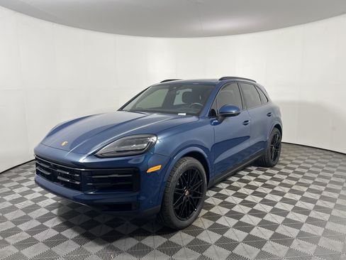 Certified 2025 Porsche Cayenne AWD/4WD image 11