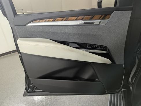 Used 2025 Cadillac Escalade Sport Platinum w/ LPO, Floor Liner Package AWD/4WD image 9