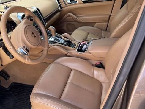 Used 2012 Porsche Cayenne image 2
