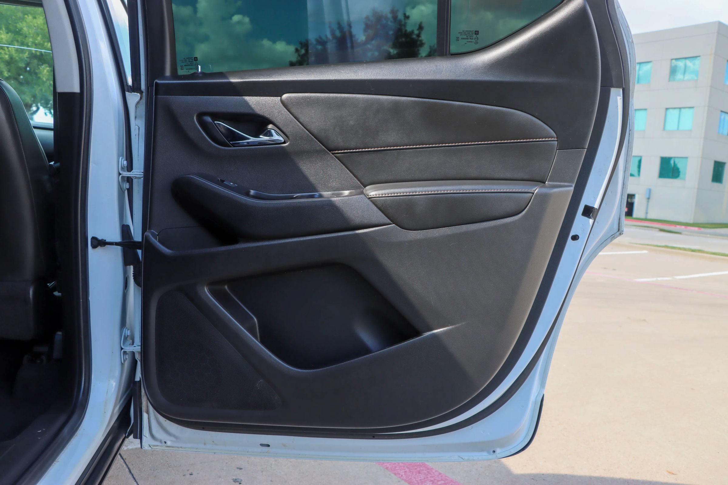 Used 2020 Chevrolet Traverse RS w/ LPO, Floor Liner Package FWD image 10