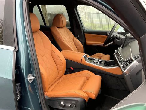 Used 2025 BMW X5 xDrive40i w/ Parking Assistance Package image 9