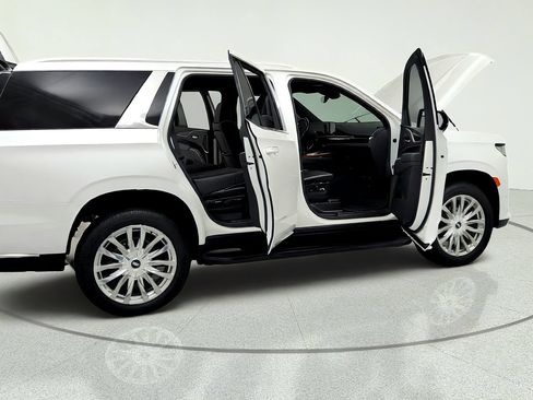 Certified 2022 Cadillac Escalade Premium Luxury AWD/4WD image 13
