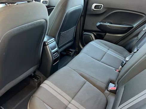Used 2025 Hyundai Venue SEL FWD image 15