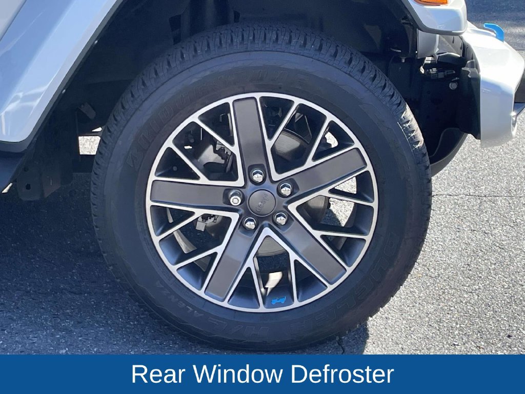 Used 2023 Jeep Wrangler Unlimited Sahara AWD/4WD image 11