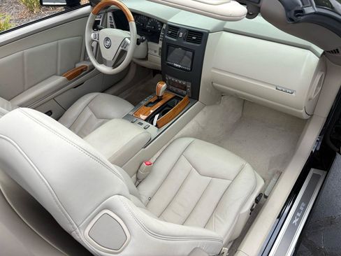 Used 2005 Cadillac XLR RWD image 17