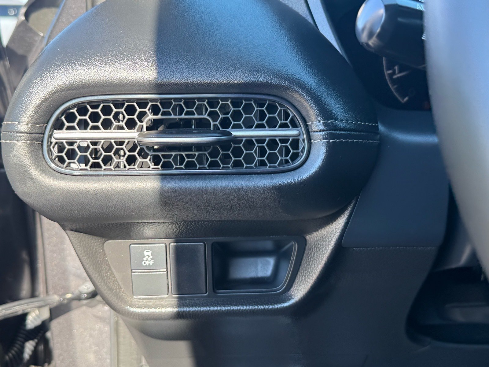 Used 2025 Honda HR-V EX-L image 15
