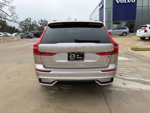 Certified 2025 Volvo XC60 B5 Plus image 5