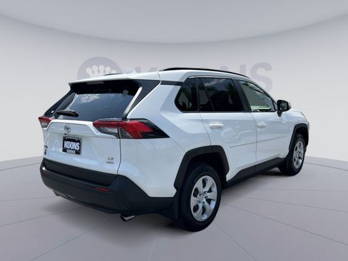 Used 2019 Toyota RAV4 LE AWD/4WD image 7