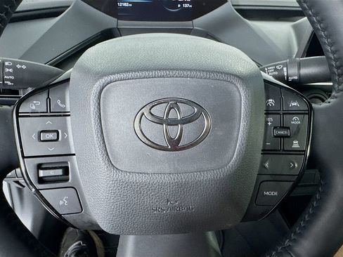 Used 2025 Toyota Prius XLE FWD image 16