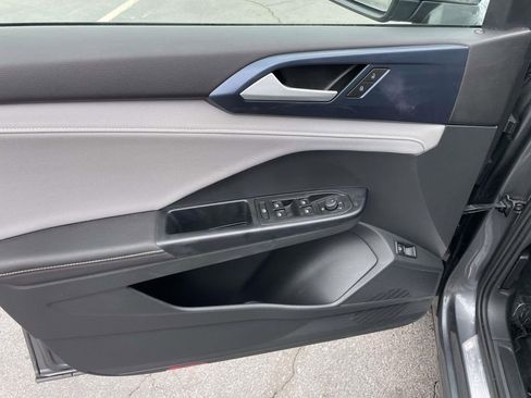 Used 2024 Volkswagen Taos SE image 26