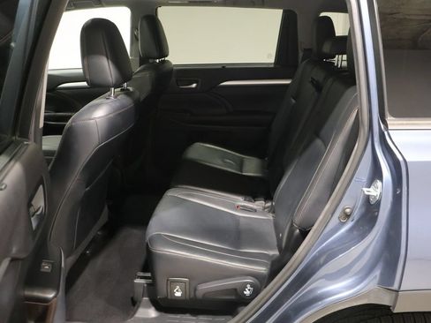 Used 2016 Toyota Highlander XLE AWD/4WD image 18