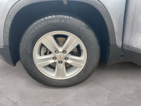 Used 2019 Chevrolet Trax LT w/ LT Convenience Package image 14