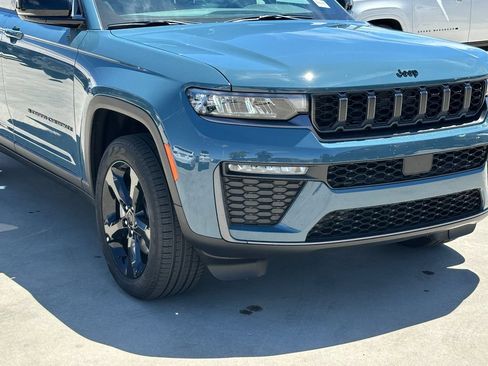 New 2026 Jeep Grand Cherokee L Limited w/ Limited Altitude Package AWD/4WD image 10