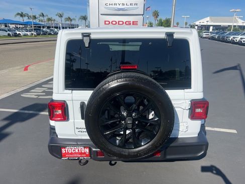 Used 2025 Jeep Wrangler Unlimited Sahara AWD/4WD image 18