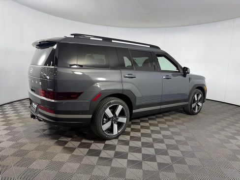 Used 2025 Hyundai Santa Fe Limited FWD image 5