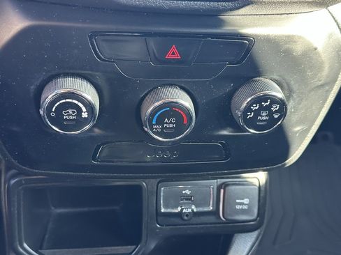 Used 2020 Jeep Renegade Sport w/ Sport Appearance Group image 25