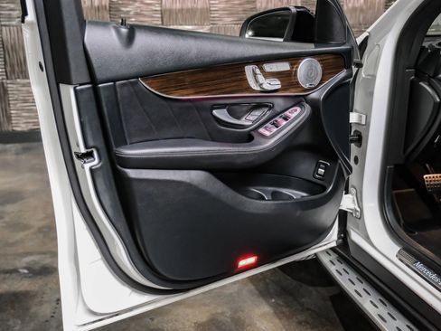 Used 2021 Mercedes-Benz GLC 300 image 28