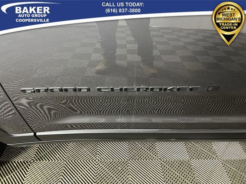 Used 2024 Jeep Grand Cherokee Altitude image 31