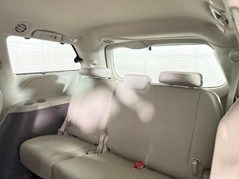 Used 2017 Toyota Sienna XLE Premium FWD image 25