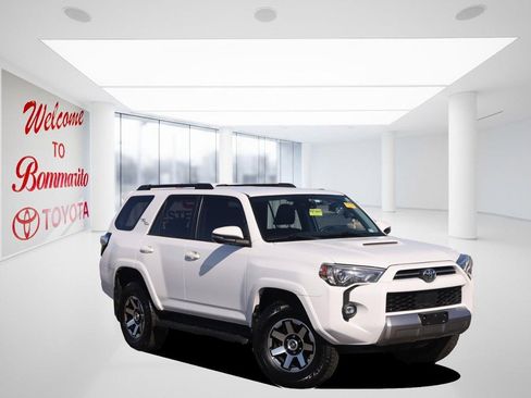 Used 2021 Toyota 4Runner TRD Off-Road Premium AWD/4WD image 2