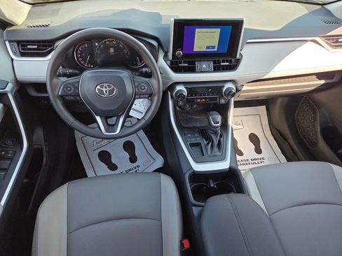 Used 2023 Toyota RAV4 XLE Premium image 8