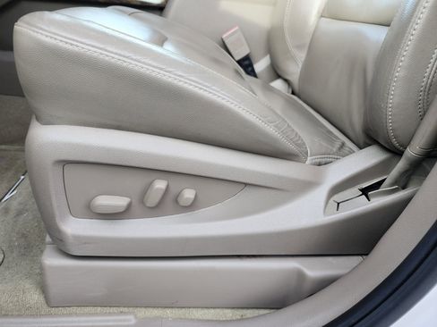 Used 2016 Chevrolet Suburban LT image 27