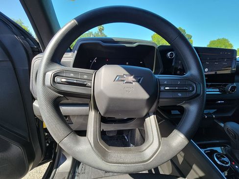 Used 2024 Chevrolet Colorado Trail Boss w/ Technology Package AWD/4WD image 11