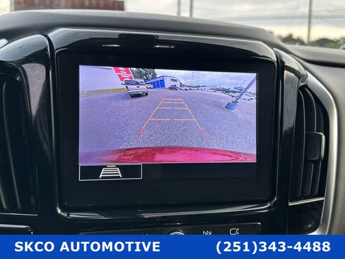 Used 2021 Chevrolet Traverse LT image 17