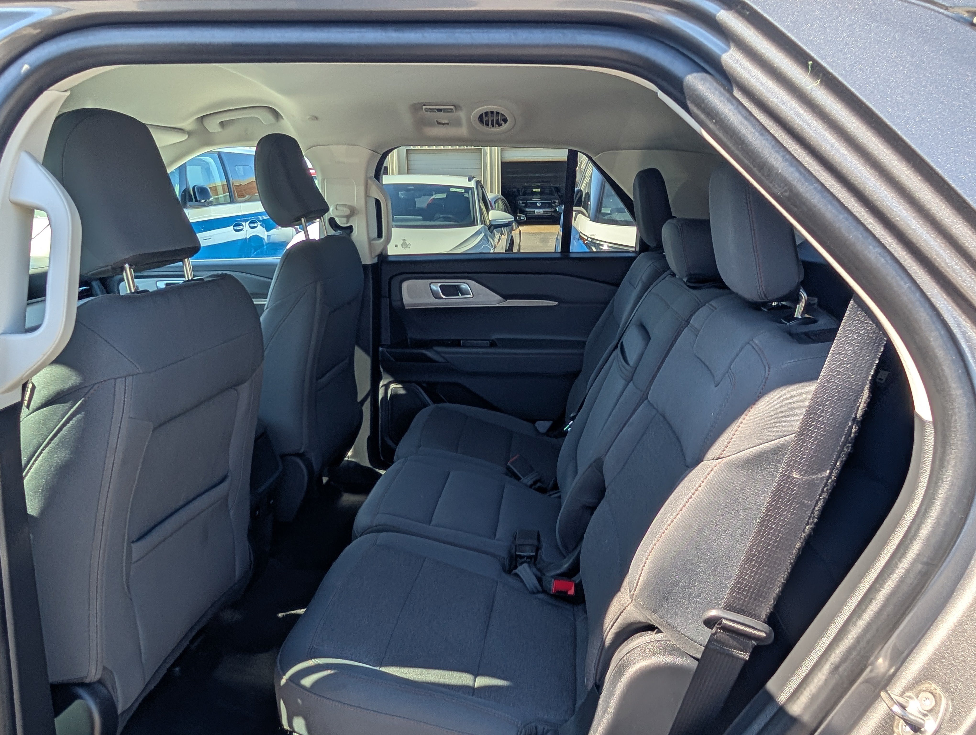 Used 2025 Ford Explorer Active AWD/4WD image 16