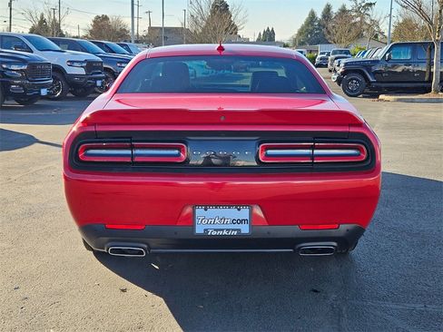 Used 2015 Dodge Challenger SXT w/ Driver Convenience Group image 5