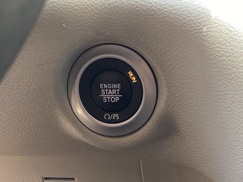 Used 2023 Chrysler Voyager LX FWD image 9