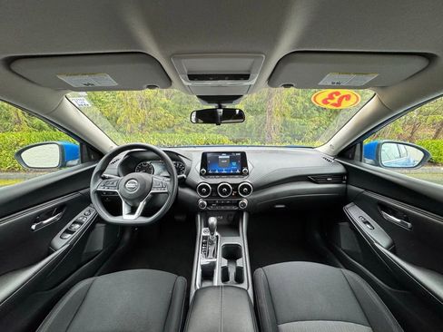 Used 2023 Nissan Sentra SV image 2