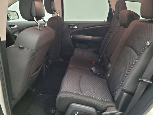 Used 2018 Dodge Journey SE image 18